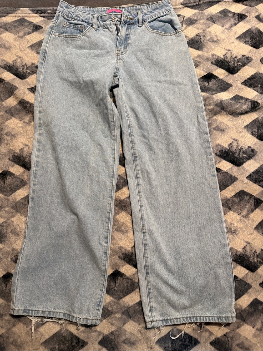 Light Wash Wide Leg Women’s Jeans - Brand Unknown Kit girl
